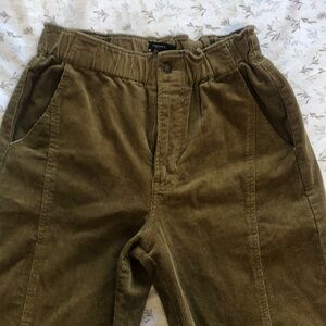 Women Corduroy pants, with elastic and zipper button closure size Medium